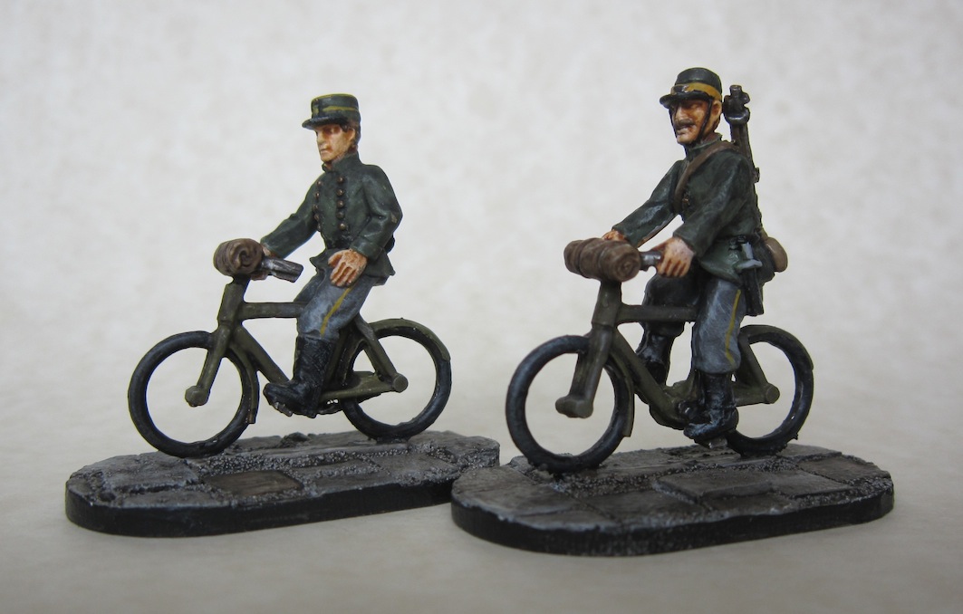 Carabinier cyclists